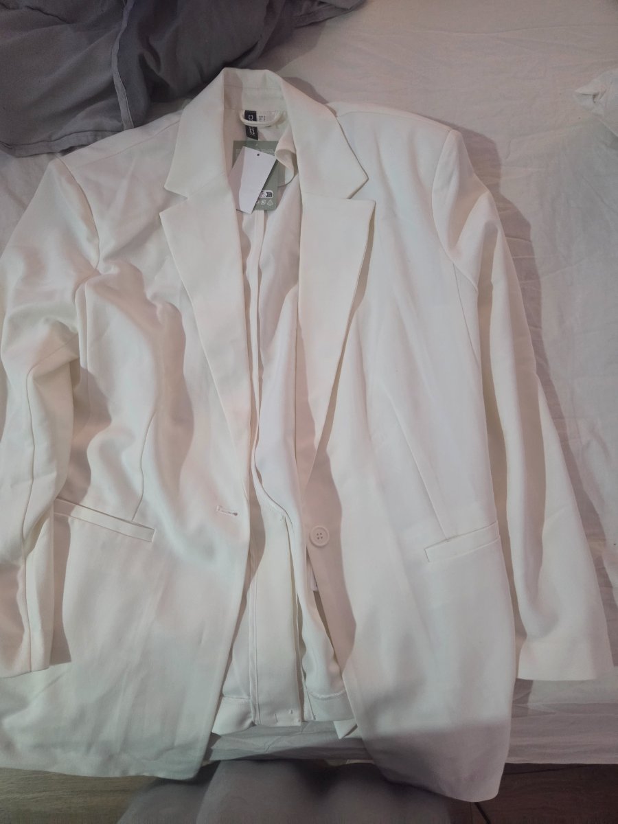 בלייזר לבן h&m — תמונה 1 מתוך 2
