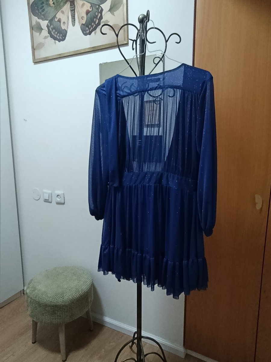 שמלה כחולה משיפון מנוצנצת. מתאימה לאירוע. — תמונה 3 מתוך 5