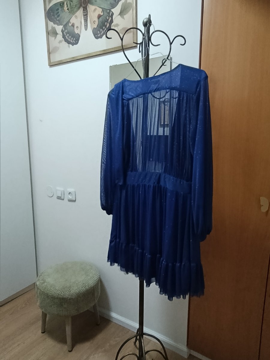 שמלה כחולה משיפון מנוצנצת. מתאימה לאירוע. — תמונה 5 מתוך 5