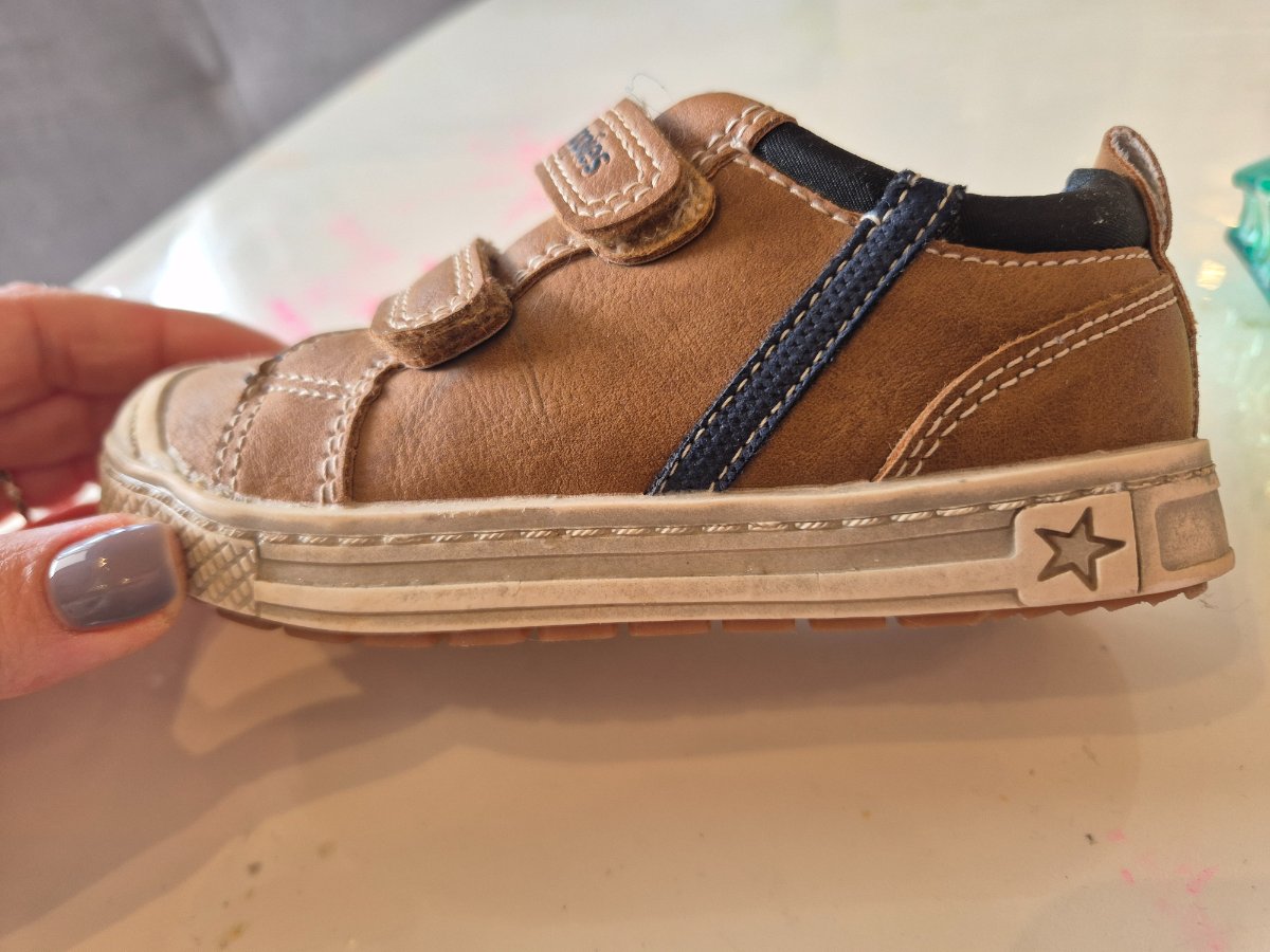 סניקרס של Hush puppies — תמונה 1 מתוך 3
