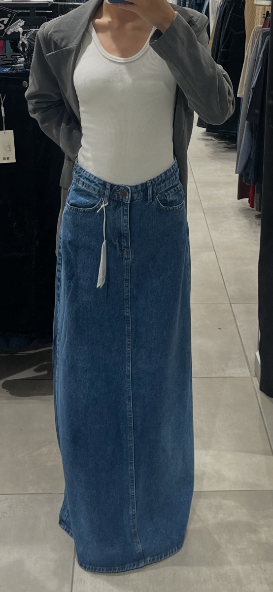 חצאית ג׳ינס ארוכה ללא שסע — תמונה 2 מתוך 2